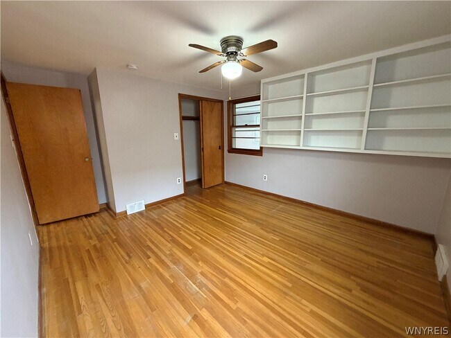 Building Photo - 114 Newell Ave