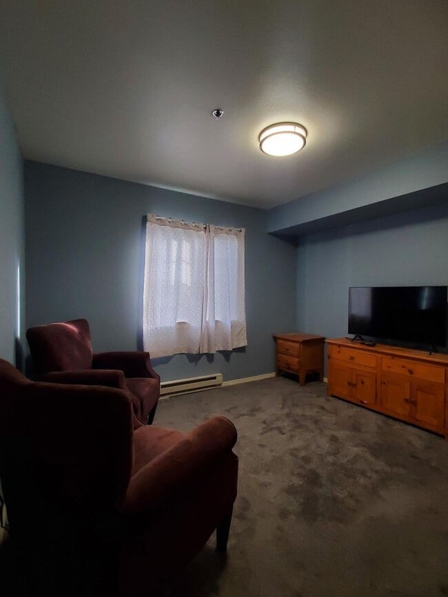 Building Photo - Cozy, 2 Bedroom Apartment for Rent in the Birchwood Neighborhood!