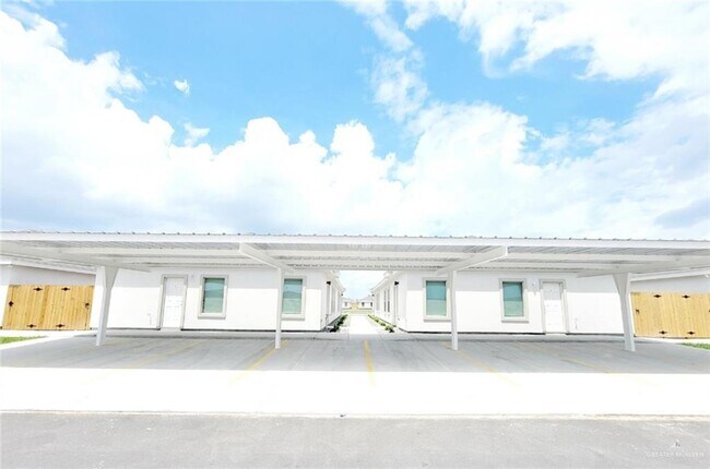 Building Photo - 12 Swallow Ave