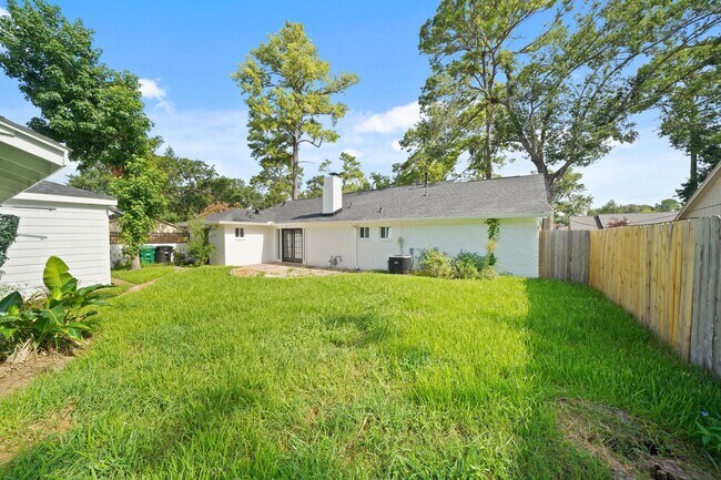 Building Photo - 5943 Greenmont Dr