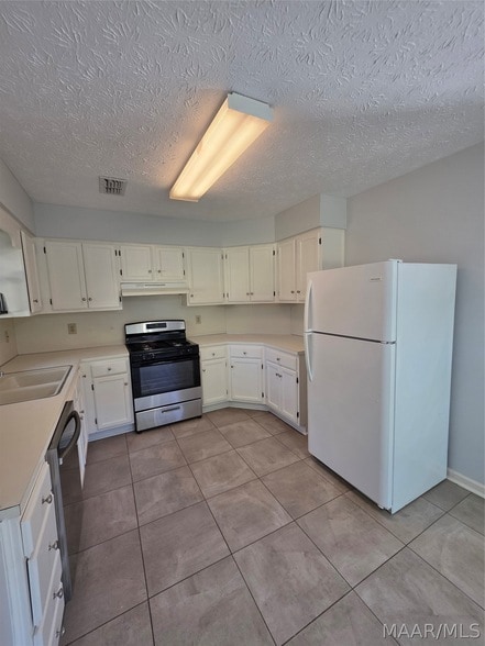 Building Photo - 6225 Whitewater Ct