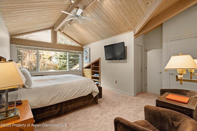 Building Photo - 625 S W End St