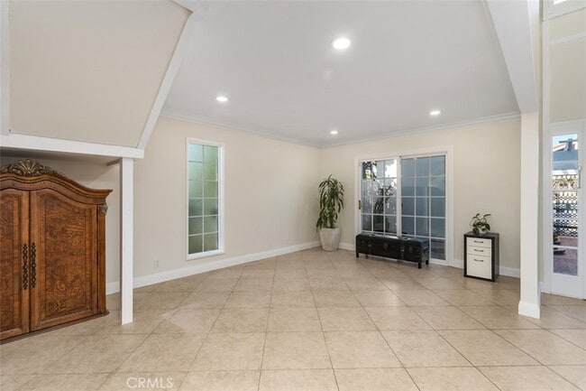 Building Photo - 2 Meadowsweet Way