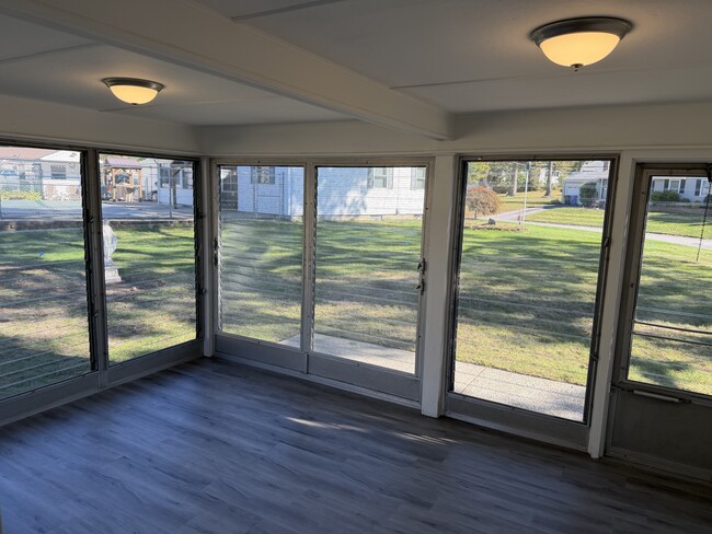 Building Photo - 143 Scenic Dr