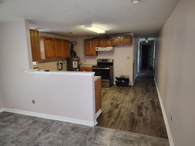 Building Photo - 804 Lazy Ln