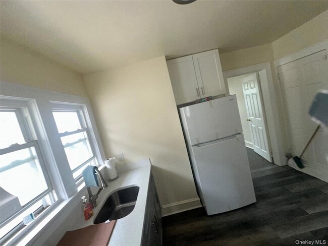 Building Photo - 14 Van Cott Ave