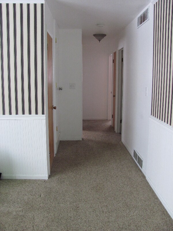 Building Photo - 1121 Ponderosa Dr