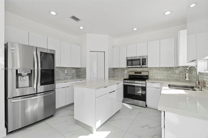 Building Photo - 15786 SW 141st St