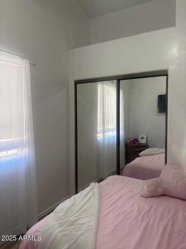 Building Photo - 1427 Cam Chavinda