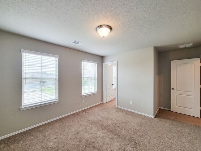 Building Photo - 24811 Crimson Pine Dr