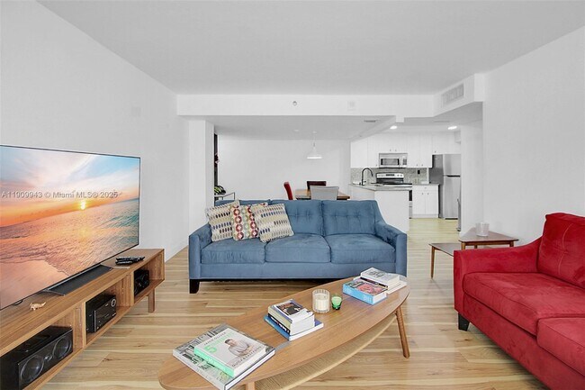 Building Photo - 1621 Collins Ave