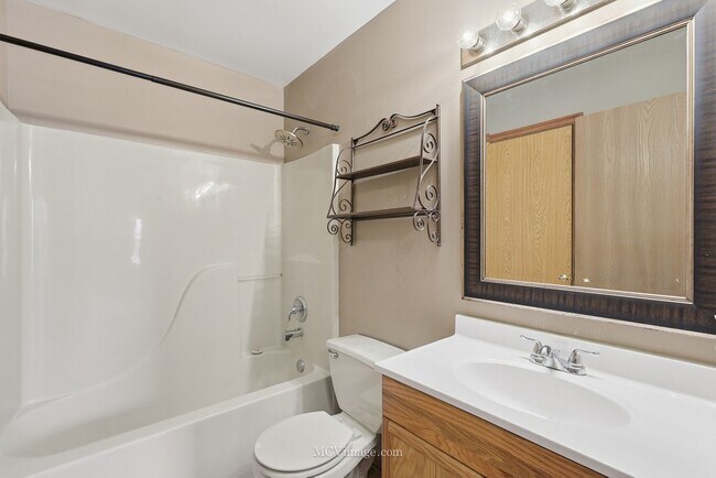 Building Photo - 2175 Dalewood Ct