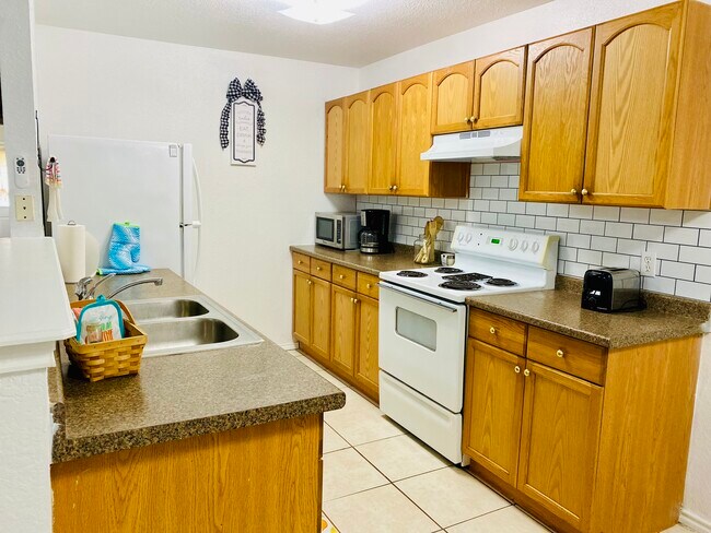 Building Photo - 6748 Trail Lake Dr