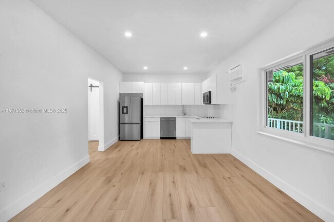 Building Photo - 2300 SW 3rd Ave