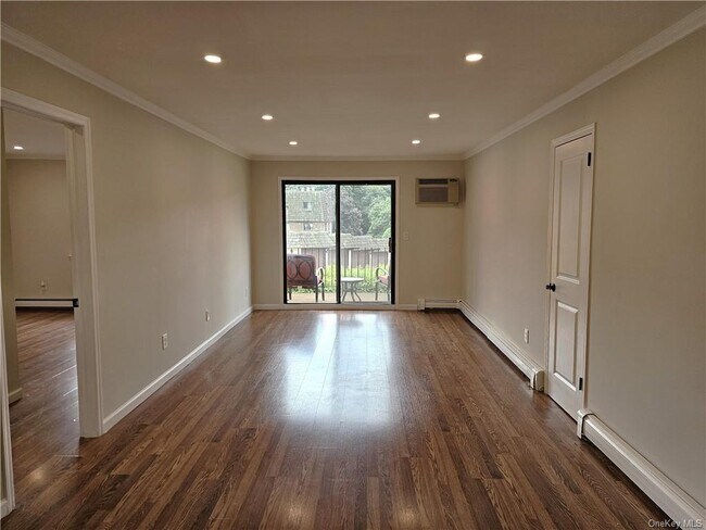 Building Photo - 9 Briarcliff Dr S