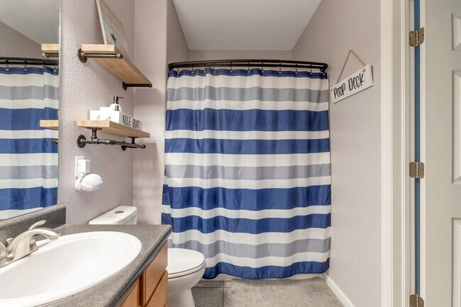 Building Photo - Updated 2 Bedroom, 2 Bath First Level Condo in Gated Community