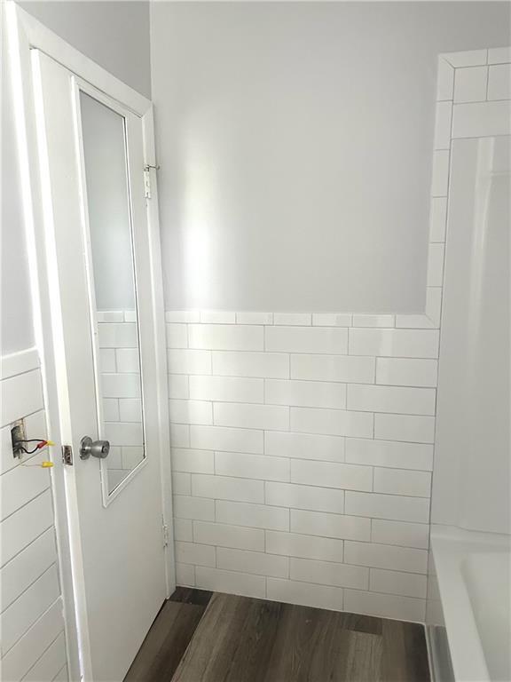 Building Photo - 804 Main St