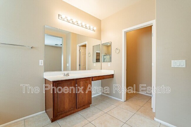 Building Photo - 44415 W Knauss Dr