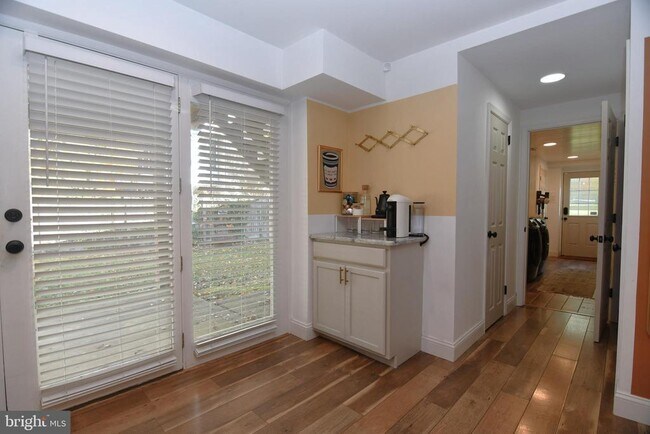 Building Photo - 1 Orchard Ln