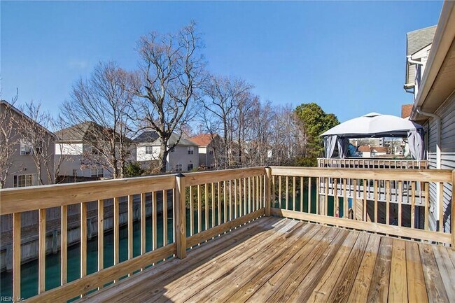 Building Photo - 901 Gas Light Ln