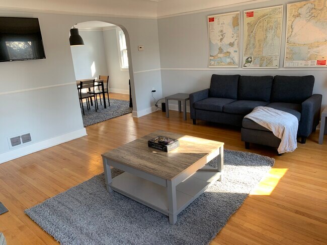 Building Photo - 1222 Beaconsfield Ave