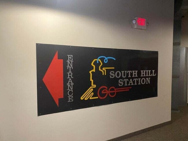 Building Photo - 585 S Upper St