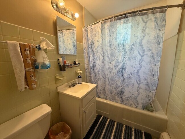 Building Photo - Urbana Apartment Near Downtown with Warm, Inviting Spaces