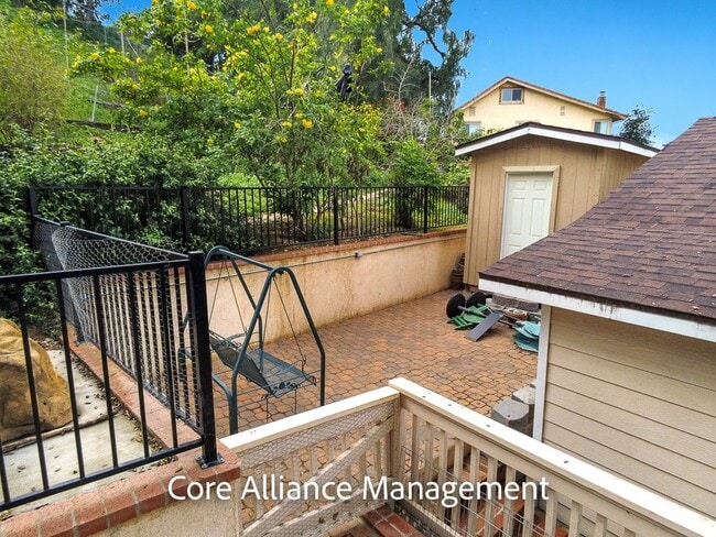 Building Photo - 9413 Farralone Ave