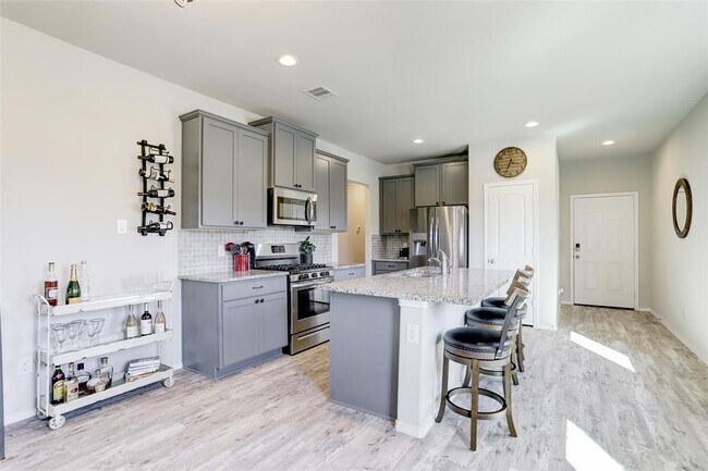 Building Photo - 16454 Rosary Pea Pl