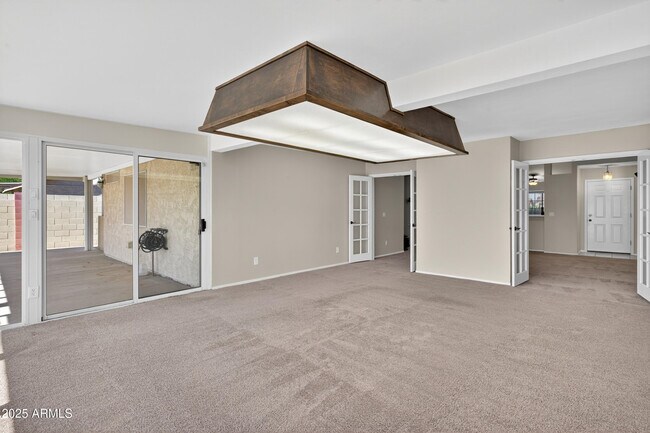 Building Photo - 1719 E Sandalwood Rd
