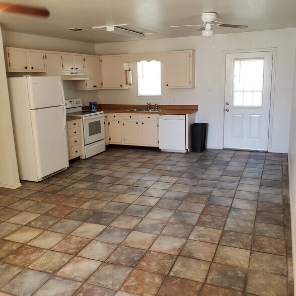 UNIT A, Kitchen - 605 College St