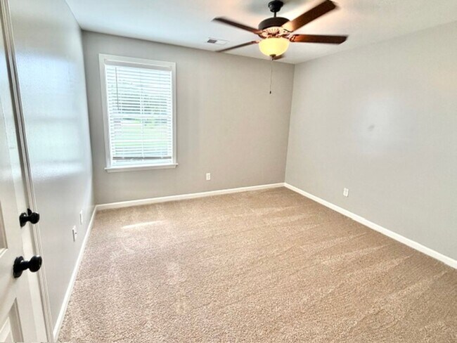 Building Photo - 82 Clear Springs Dr
