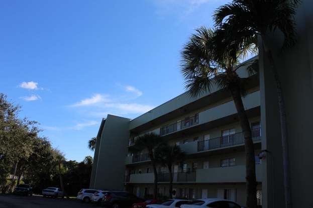 Building Photo - 1638 Embassy Dr