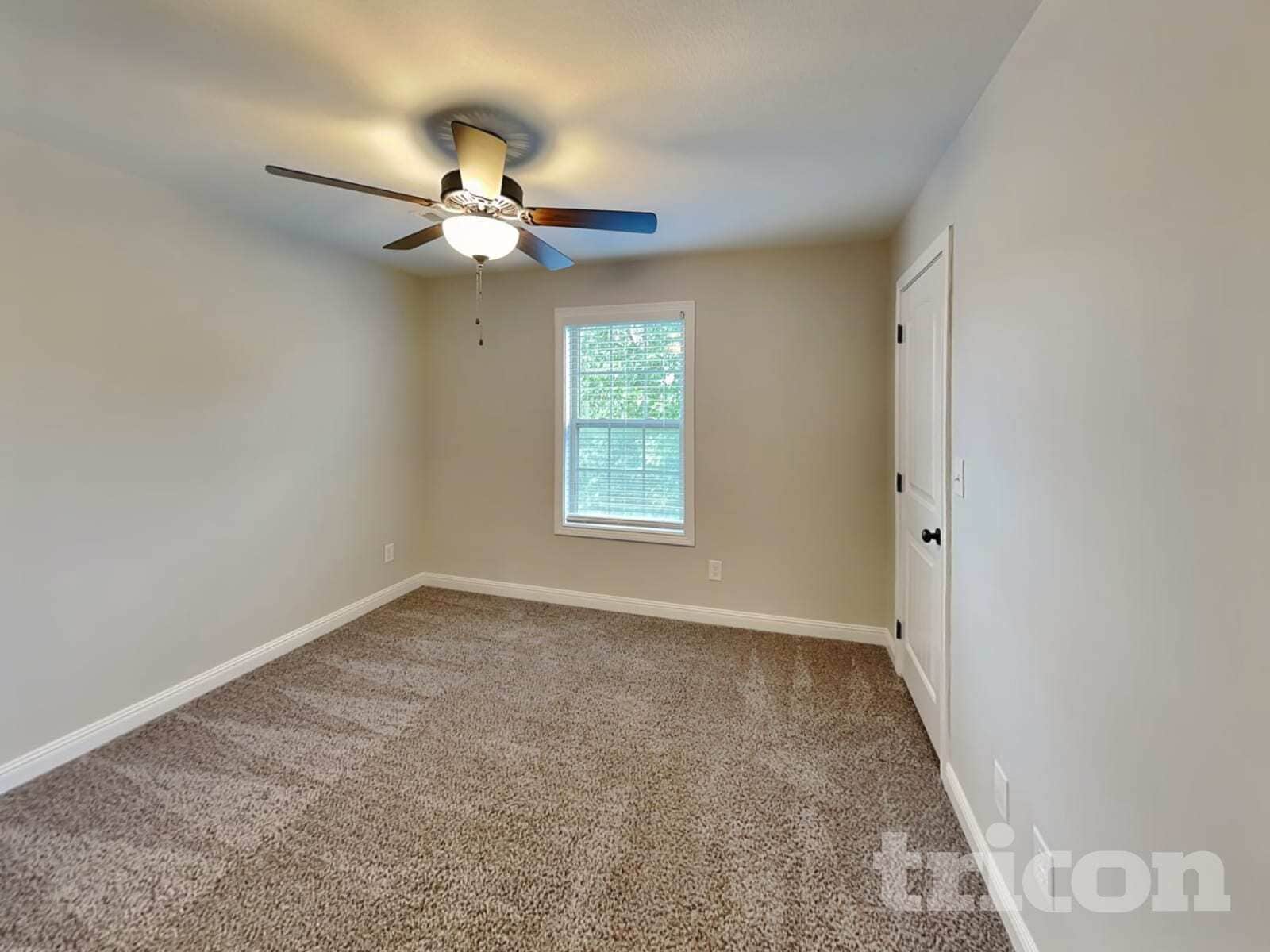 Building Photo - 727 Cavalier Dr