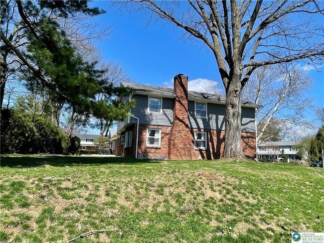 Building Photo - 1331 Armstrong Rd