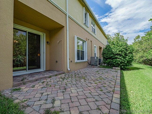 Building Photo - 1140 Cheval Dr