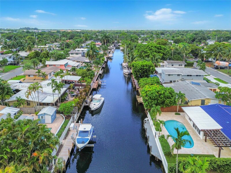 Building Photo - 2530 Okeechobee Ln