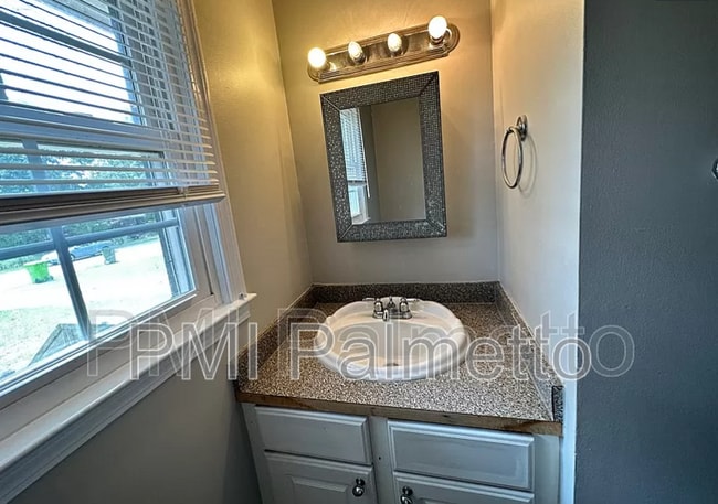 Building Photo - 145 Gala Dr