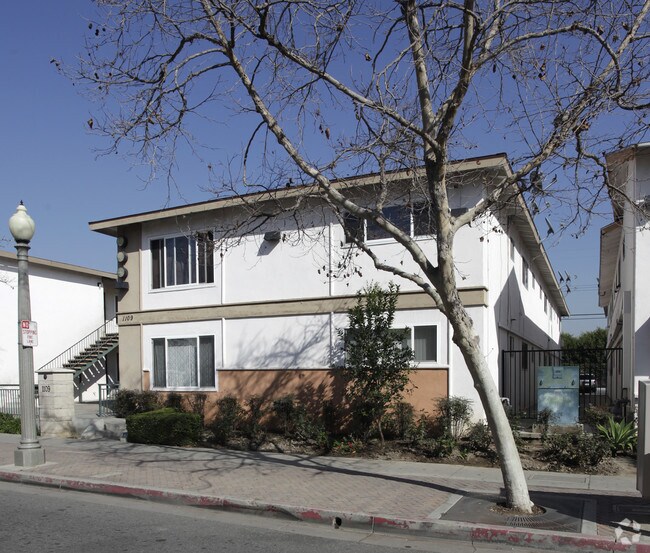 Building Photo - 1105-1109 S Minnie St