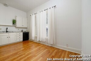 Building Photo - 142 W San Antonio St