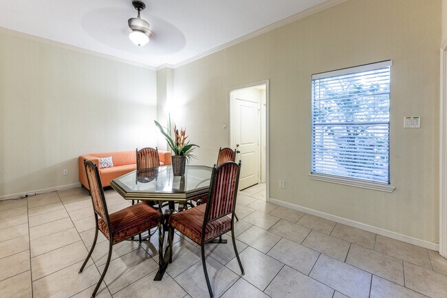 Building Photo - 422 River Oaks Dr