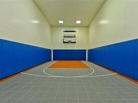 Building Photo - 5530 Owensmouth Ave