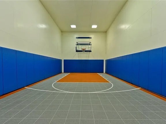 Building Photo - 5530 Owensmouth Ave