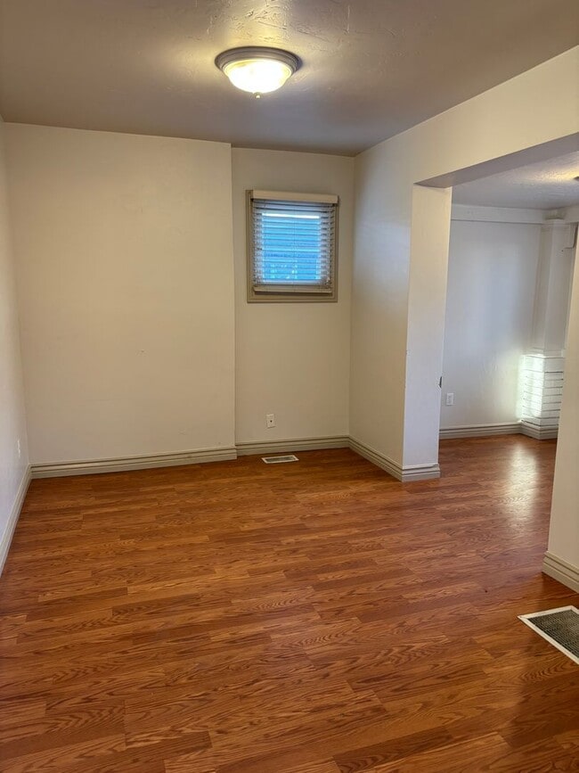 Building Photo - Salt Lake Cottage home 3 bed, 2 baths