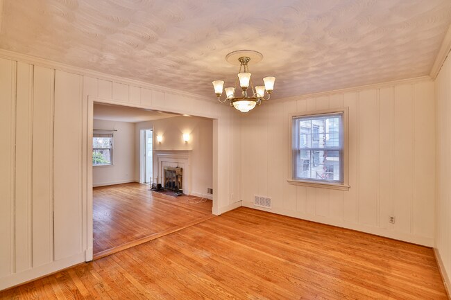 Building Photo - Spacious, Accessible Downtown Silver Spring Townhome!!.... Renovated Kitchen, Finished Basement, ...