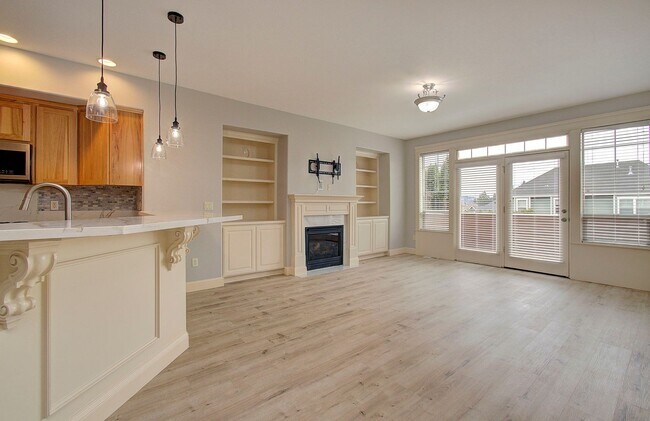 Building Photo - Beautiful 2 Story Town Home - Riverview Terrace Washougal!