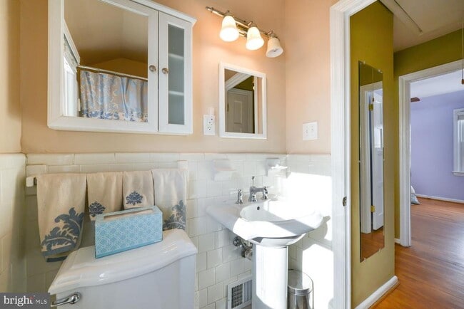 Building Photo - 2609 Farmington Dr