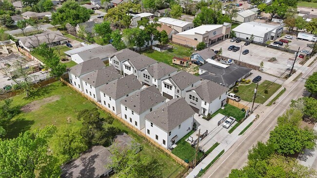 Building Photo - 2131 Blalock Rd