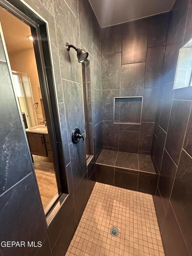 Building Photo - 12637 Viendo Norte Dr