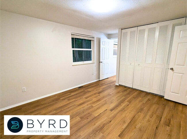 Building Photo - 13300 Farm Crest Ct